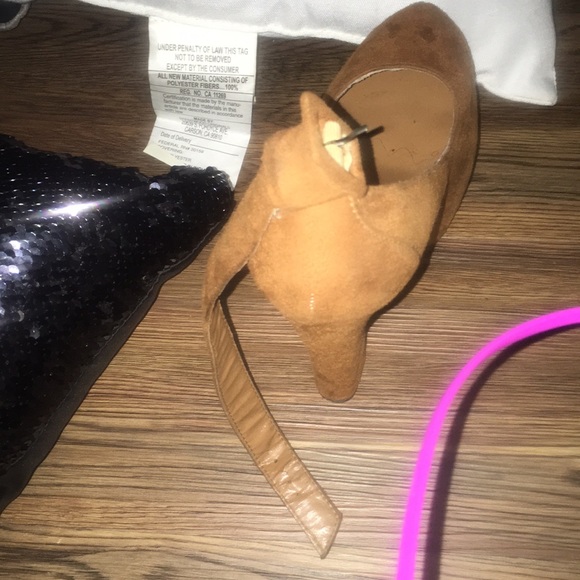 Heels - Picture 3 of 4